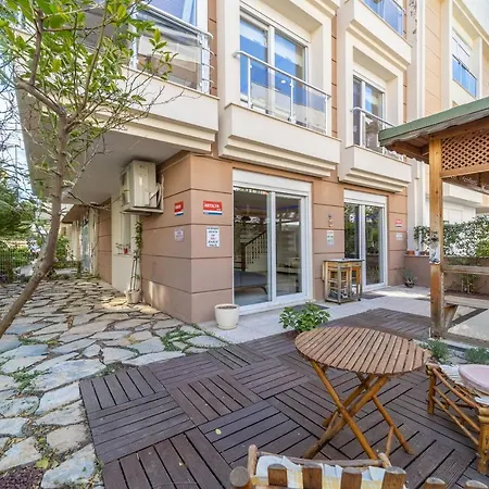 Stylish Duplex With Garden And Gazebo In Muratpasa Apartment