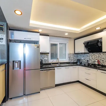 Apartman Stylish Duplex With Garden And Gazebo In Muratpasa