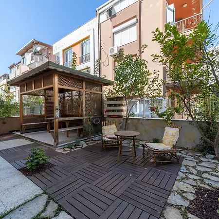Stylish Duplex With Garden And Gazebo In Muratpasa Antalya