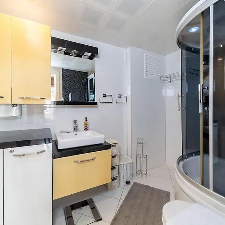 Stylish Duplex With Garden And Gazebo In Muratpasa Antalya